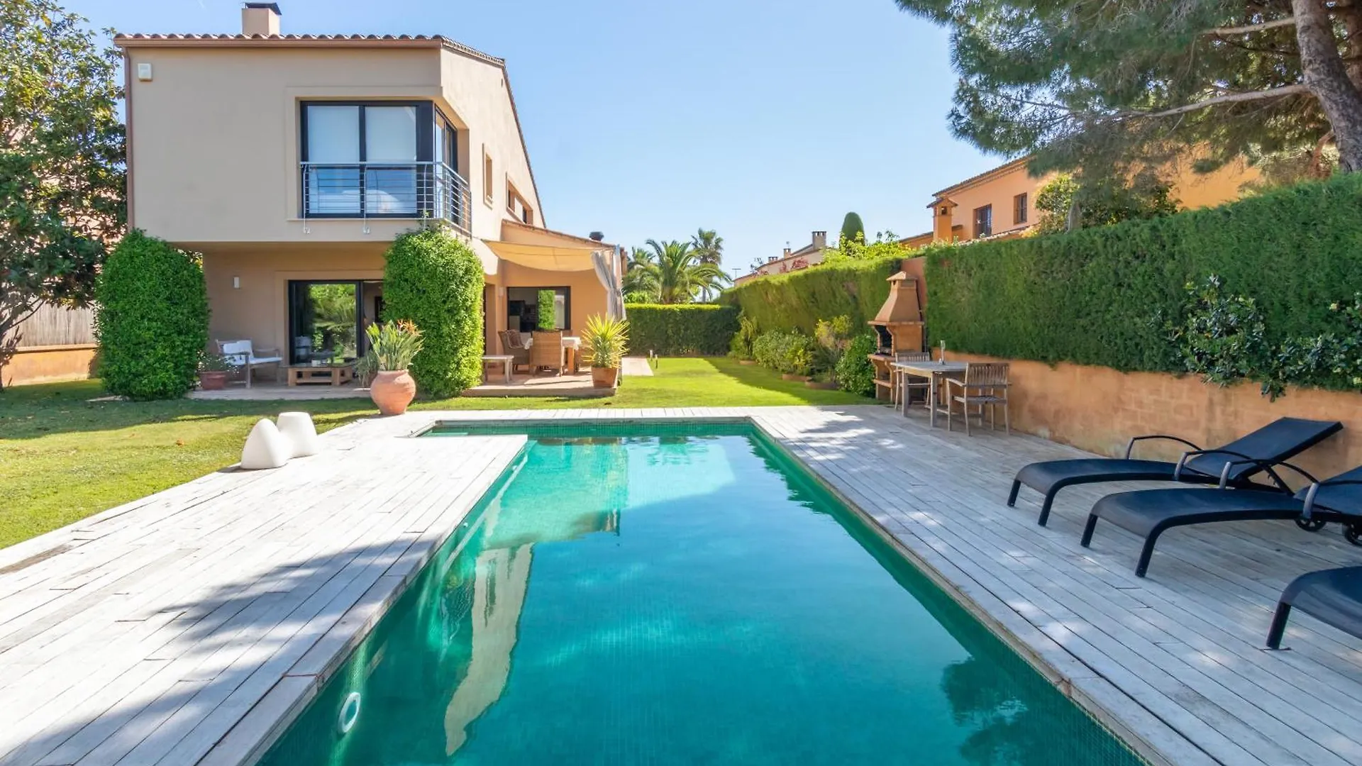 Preciosa Villa En La Costa Brava Montrás